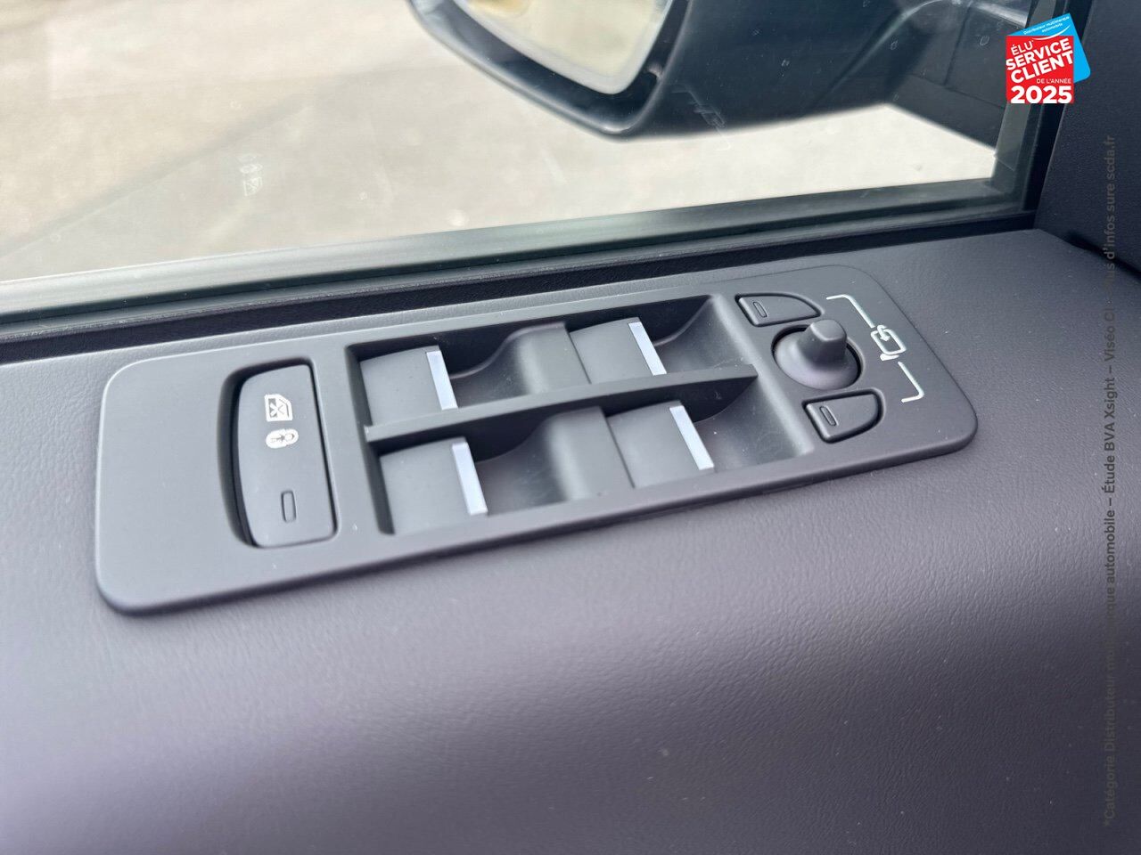 Véhicule d'occasion LAND-ROVER DISCOVERY SPORT P270E PHEV 269CH DYNAMIC HSE TPANO SIEGES CHAUF/VENTIL/CUIR GPS CAMERA MERIDIAN chez Land Rover Metz