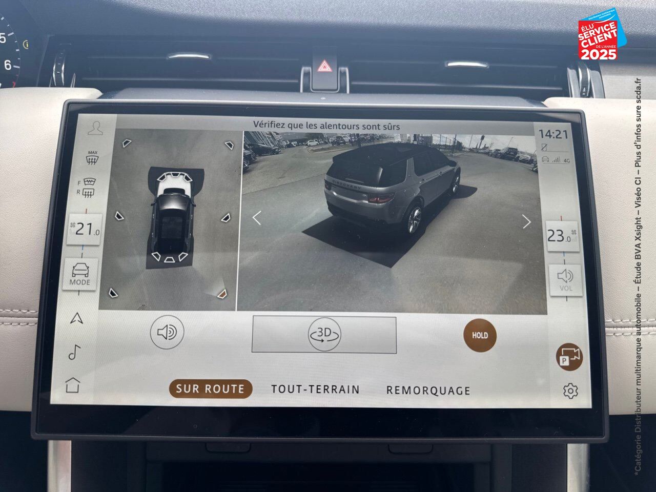 Véhicule d'occasion LAND-ROVER DISCOVERY SPORT P270E PHEV 269CH DYNAMIC HSE TPANO SIEGES CHAUF/VENTIL/CUIR GPS CAMERA MERIDIAN chez Land Rover Metz