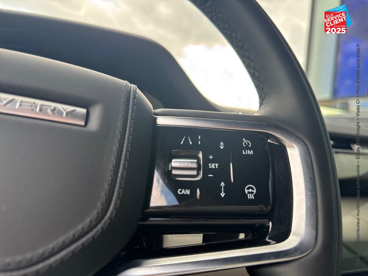 Véhicule d'occasion LAND-ROVER DISCOVERY SPORT P270E PHEV 269CH DYNAMIC HSE TPANO SIEGES CHAUF/VENTIL/CUIR GPS CAMERA MERIDIAN chez Land Rover Metz