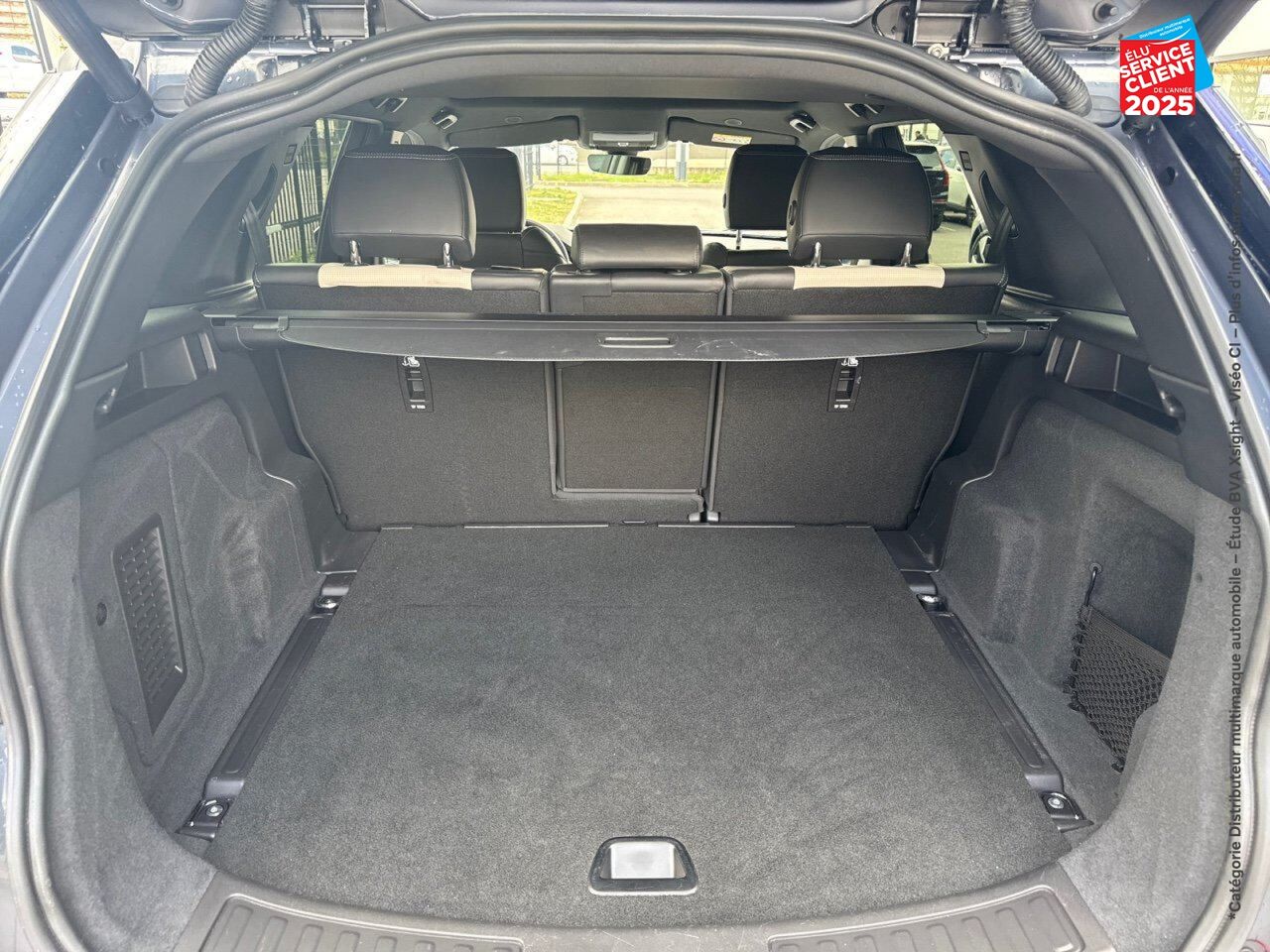 Véhicule d'occasion LAND-ROVER DISCOVERY SPORT P270E PHEV 269CH DYNAMIC HSE TPANO SIEGES CHAUF/VENTIL/CUIR GPS CAMERA MERIDIAN chez Land Rover Metz