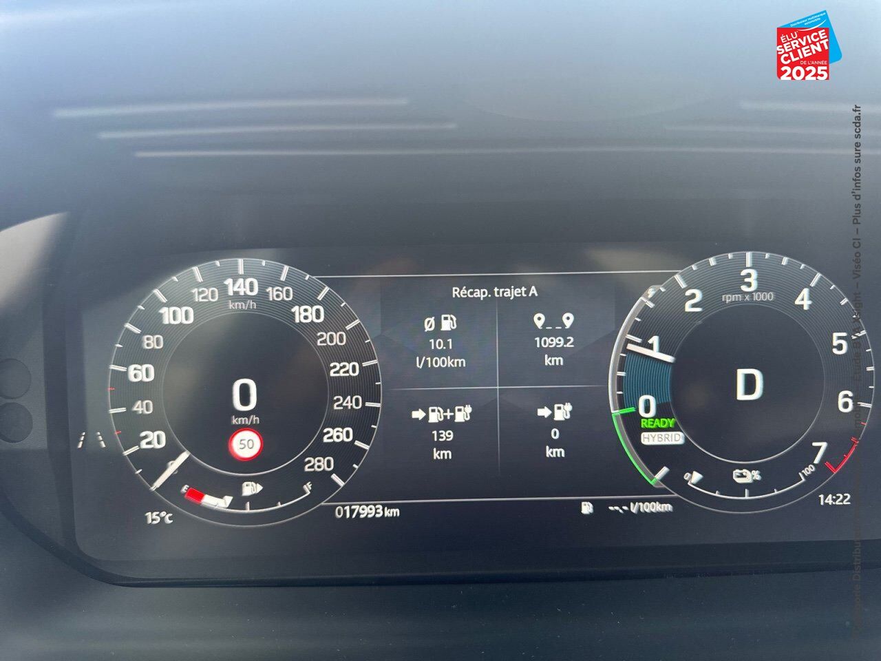 Véhicule d'occasion LAND-ROVER DISCOVERY SPORT P270E PHEV 269CH DYNAMIC HSE TPANO SIEGES CHAUF/VENTIL/CUIR GPS CAMERA MERIDIAN chez Land Rover Metz