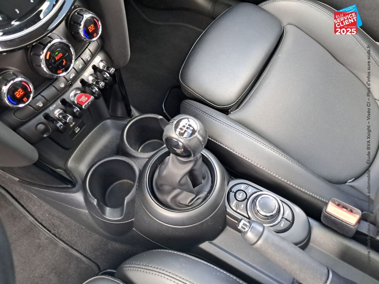 Véhicule d'occasion MINI MINI COOPER 136CH EDITION CAMDEN TOUVRANT SIEGES CUIR GPS RADAR AR CARPLAY chez Renault Colmar
