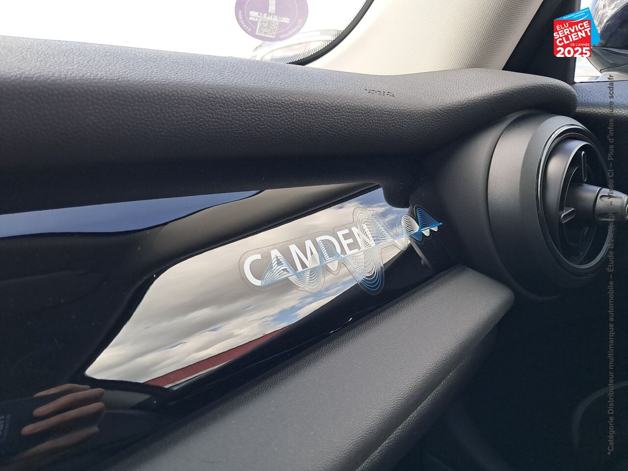 Véhicule d'occasion MINI MINI COOPER 136CH EDITION CAMDEN TOUVRANT SIEGES CUIR GPS RADAR AR CARPLAY chez Renault Colmar