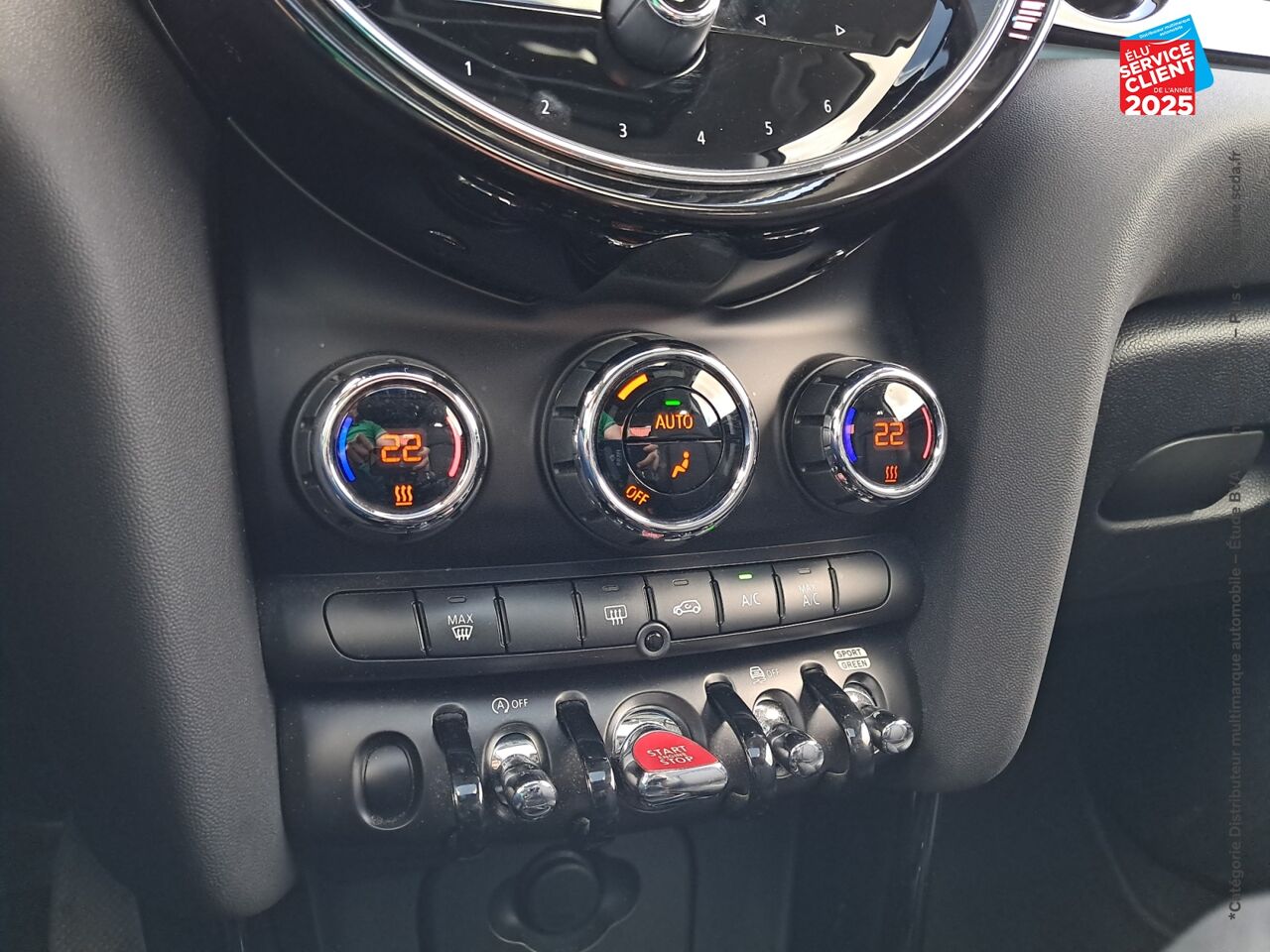 Véhicule d'occasion MINI MINI COOPER 136CH EDITION CAMDEN TOUVRANT SIEGES CUIR GPS RADAR AR CARPLAY chez Renault Colmar