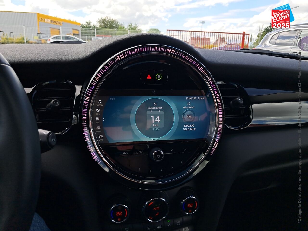 Véhicule d'occasion MINI MINI COOPER 136CH EDITION CAMDEN TOUVRANT SIEGES CUIR GPS RADAR AR CARPLAY chez Renault Colmar