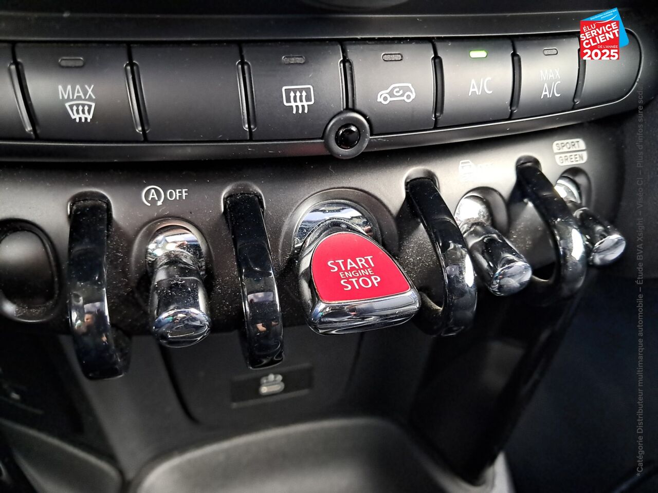 Véhicule d'occasion MINI MINI COOPER 136CH EDITION CAMDEN TOUVRANT SIEGES CUIR GPS RADAR AR CARPLAY chez Renault Colmar