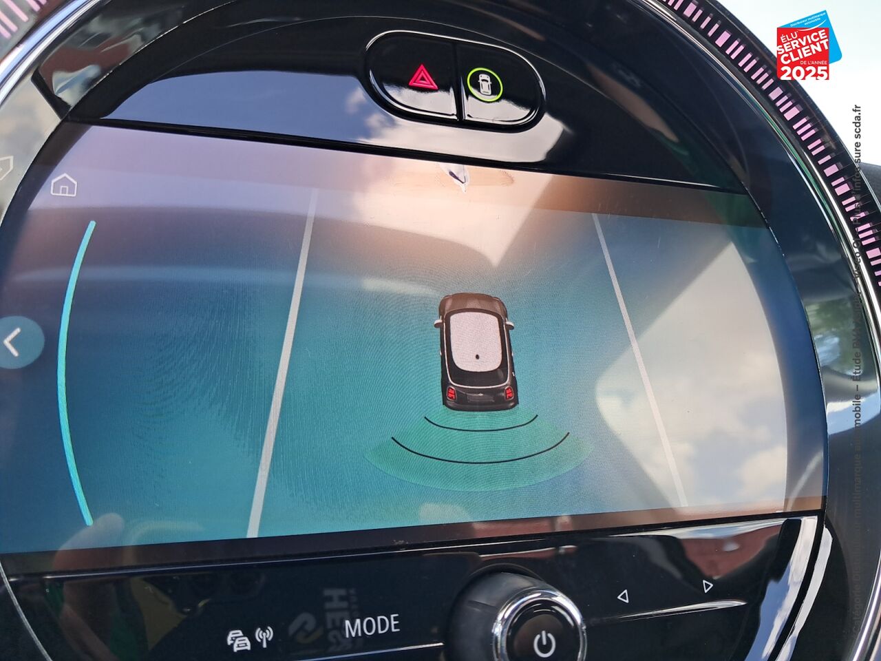 Véhicule d'occasion MINI MINI COOPER 136CH EDITION CAMDEN TOUVRANT SIEGES CUIR GPS RADAR AR CARPLAY chez Renault Colmar