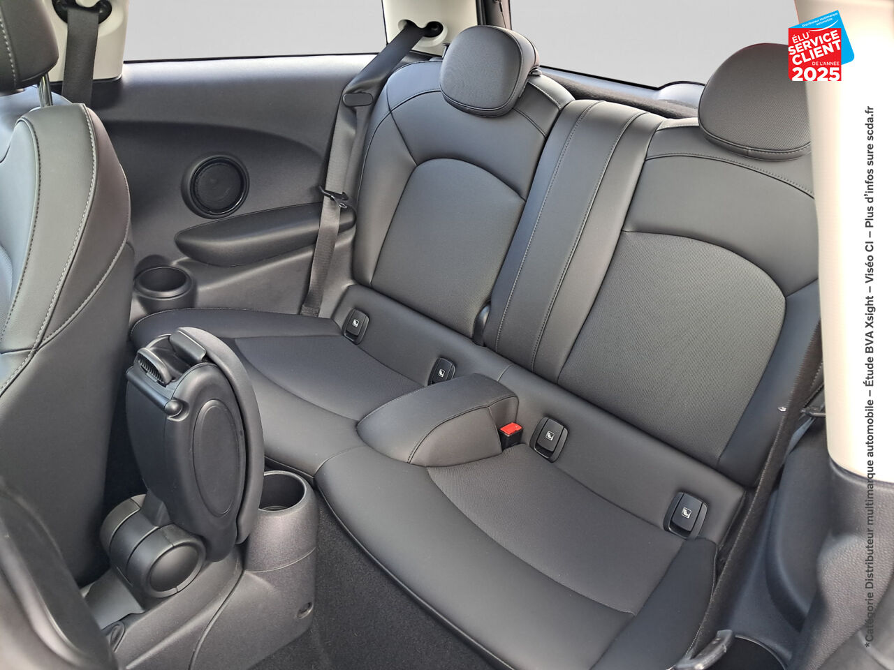 Véhicule d'occasion MINI MINI COOPER 136CH EDITION CAMDEN TOUVRANT SIEGES CUIR GPS RADAR AR CARPLAY chez Renault Colmar