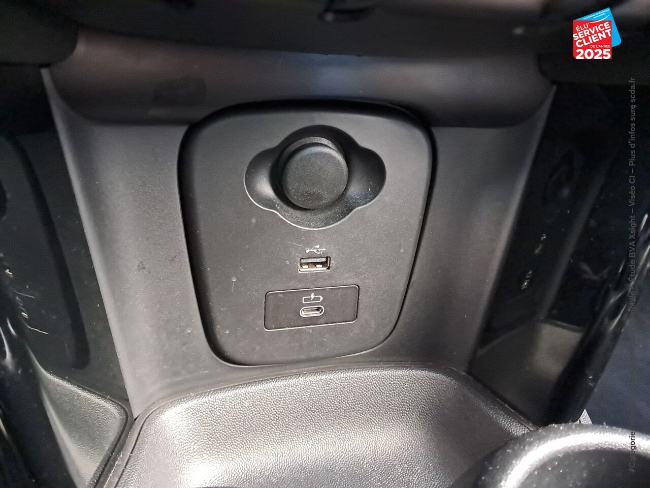Véhicule d'occasion MINI MINI COOPER 136CH EDITION CAMDEN TOUVRANT SIEGES CUIR GPS RADAR AR CARPLAY chez Renault Colmar