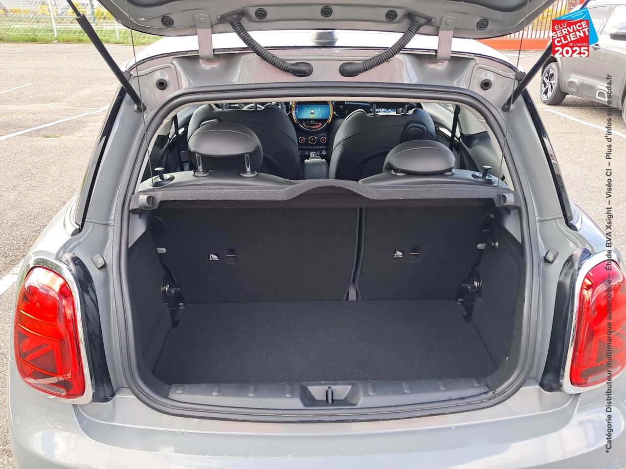 Véhicule d'occasion MINI MINI COOPER 136CH EDITION CAMDEN TOUVRANT SIEGES CUIR GPS RADAR AR CARPLAY chez Renault Colmar