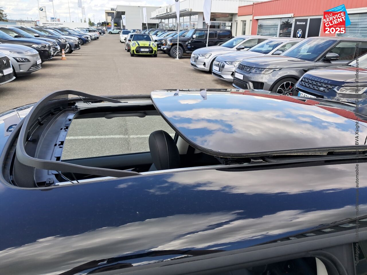 Véhicule d'occasion MINI MINI COOPER 136CH EDITION CAMDEN TOUVRANT SIEGES CUIR GPS RADAR AR CARPLAY chez Renault Colmar