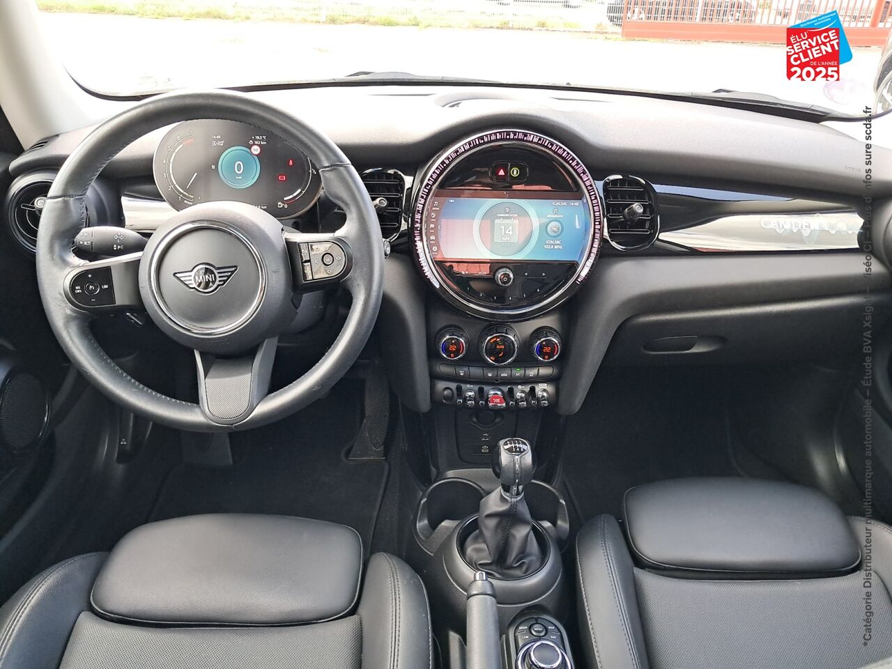 Véhicule d'occasion MINI MINI COOPER 136CH EDITION CAMDEN TOUVRANT SIEGES CUIR GPS RADAR AR CARPLAY chez Renault Colmar