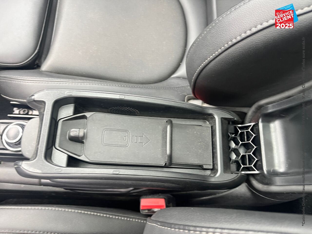 Véhicule d'occasion MINI MINI COOPER 136CH EDITION CAMDEN BVA7 TOUVRANT SIEGES CHAUF/CUIR GPS RADAR AV/AR HUD chez BMW Pontarlier