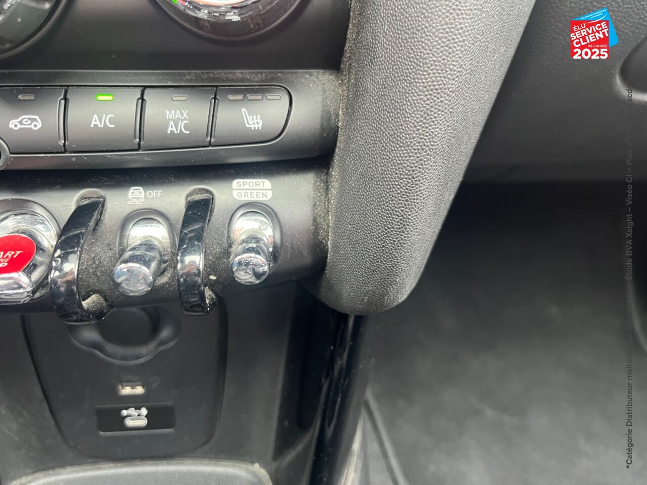 Véhicule d'occasion MINI MINI COOPER 136CH EDITION CAMDEN BVA7 TOUVRANT SIEGES CHAUF/CUIR GPS RADAR AV/AR HUD chez BMW Pontarlier