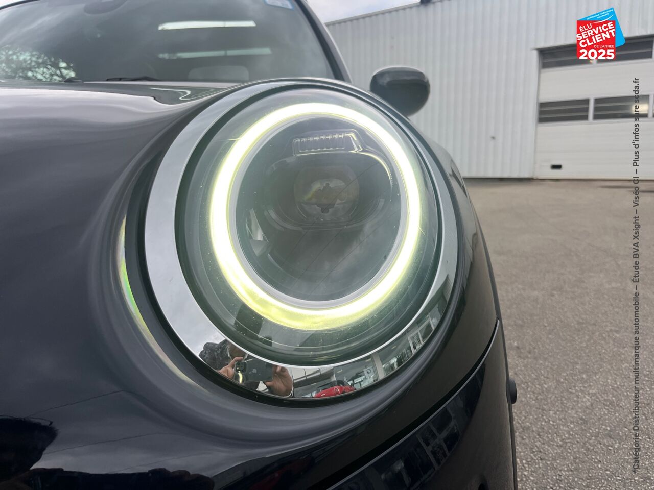 Véhicule d'occasion MINI MINI COOPER 136CH EDITION CAMDEN BVA7 TOUVRANT SIEGES CHAUF/CUIR GPS RADAR AV/AR HUD chez BMW Pontarlier
