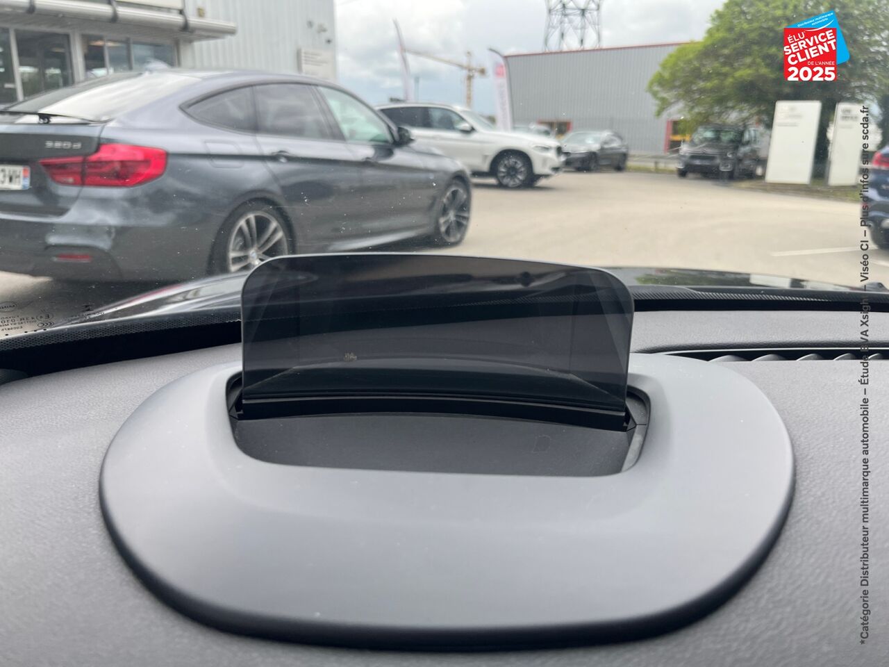 Véhicule d'occasion MINI MINI COOPER 136CH EDITION CAMDEN BVA7 TOUVRANT SIEGES CHAUF/CUIR GPS RADAR AV/AR HUD chez BMW Pontarlier