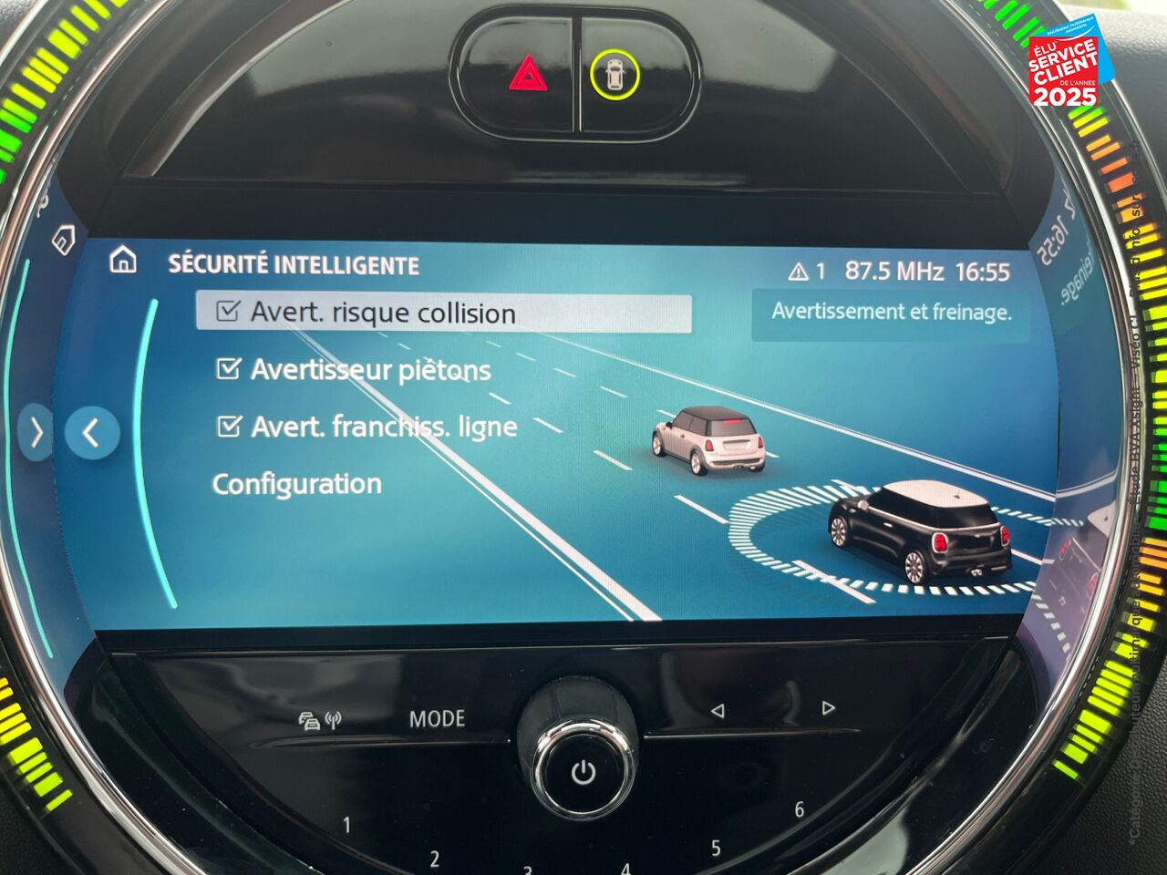 Véhicule d'occasion MINI MINI COOPER 136CH EDITION CAMDEN BVA7 TOUVRANT SIEGES CHAUF/CUIR GPS RADAR AV/AR HUD chez BMW Pontarlier