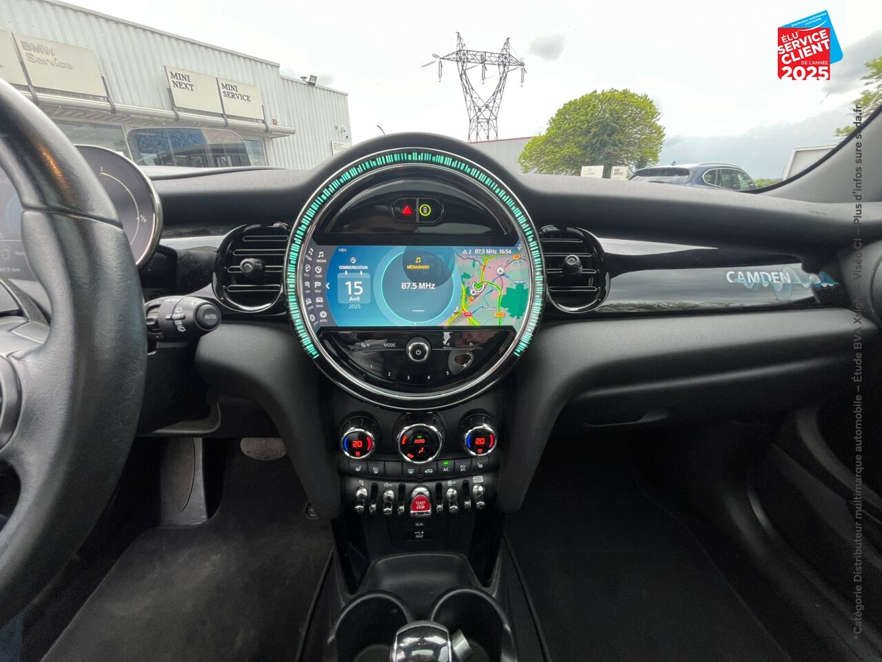 Véhicule d'occasion MINI MINI COOPER 136CH EDITION CAMDEN BVA7 TOUVRANT SIEGES CHAUF/CUIR GPS RADAR AV/AR HUD chez BMW Pontarlier