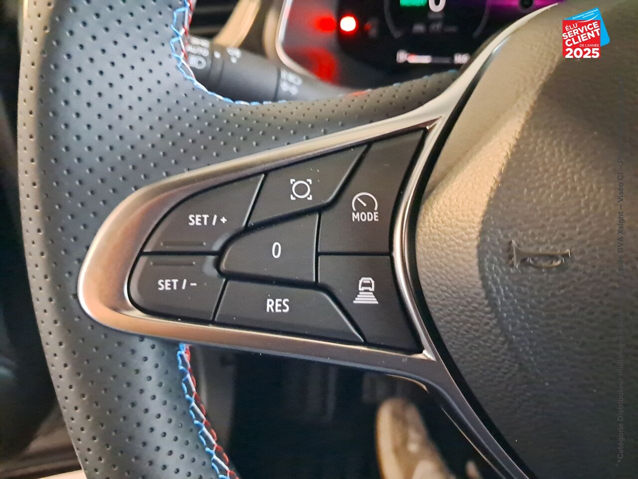 Véhicule d'occasion RENAULT CAPTUR 1.6 E-TECH FULL HYBRID 145CH ESPRIT ALPINE chez Toyota Verdun