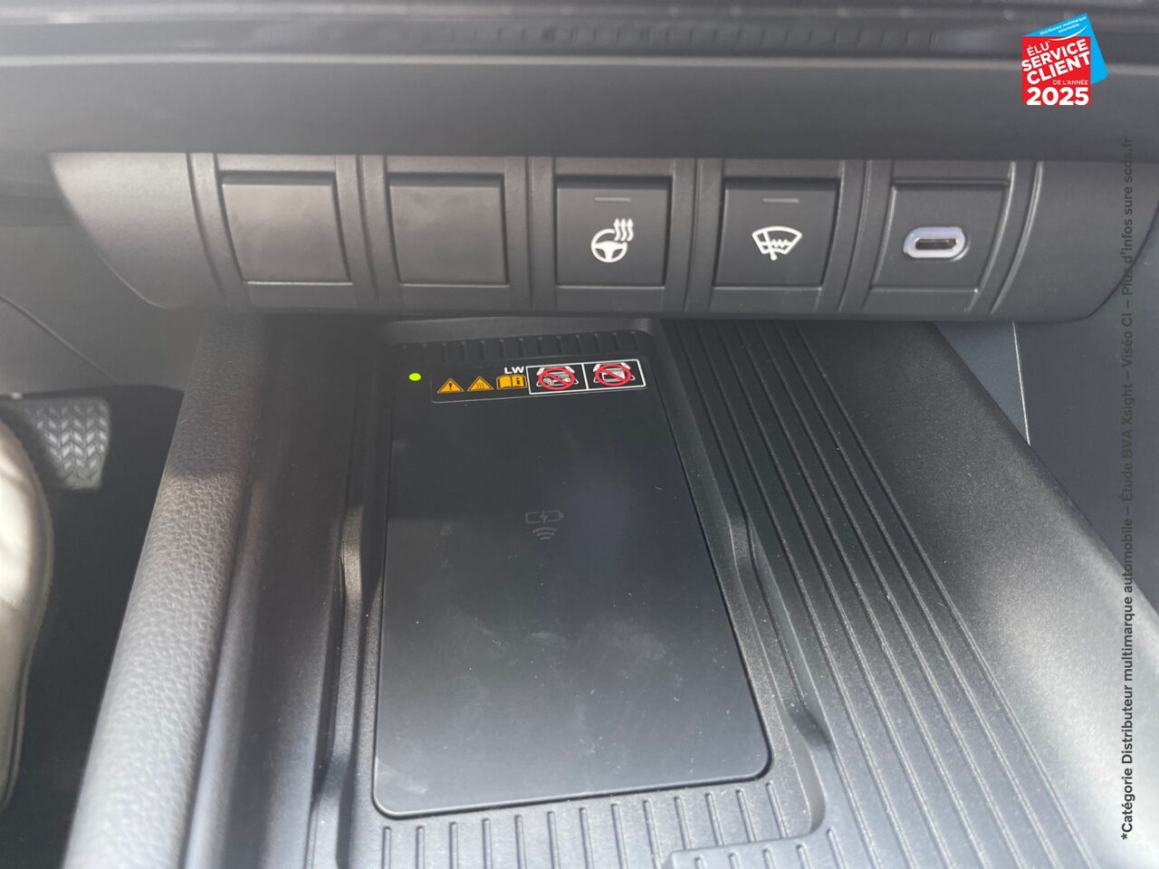 Véhicule neuf TOYOTA C-HR 2.0 HYBRIDE RECHARGEABLE 225CH DESIGN NG23 chez Toyota Saint Dizier
