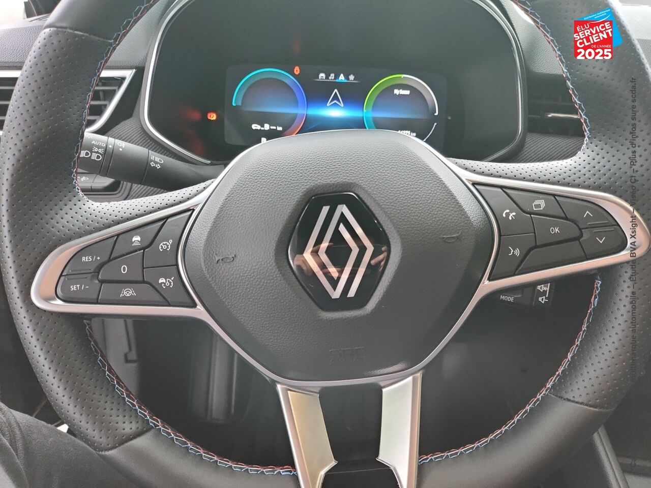 Véhicule d'occasion RENAULT CLIO 1.6 E-TECH 145CH FULL HYBRID ESPRIT ALPINE GPS CAMERA chez Renault Saint-Louis