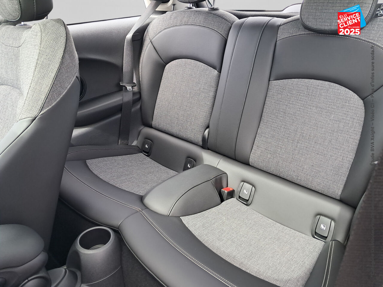 Véhicule d'occasion MINI MINI COOPER 136CH EDITION CAMDEN TOUVRANT GPS RADAR AR chez Hyundai Chalons