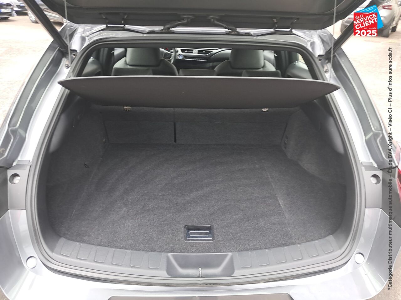 Véhicule d'occasion LEXUS UX 250H 2WD PREMIUM EDITION MY21 chez Renault Saint-Louis