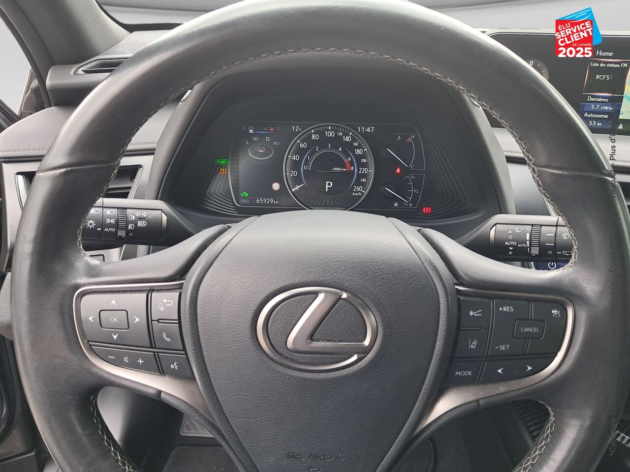 Véhicule d'occasion LEXUS UX 250H 2WD PREMIUM EDITION MY21 chez Renault Saint-Louis