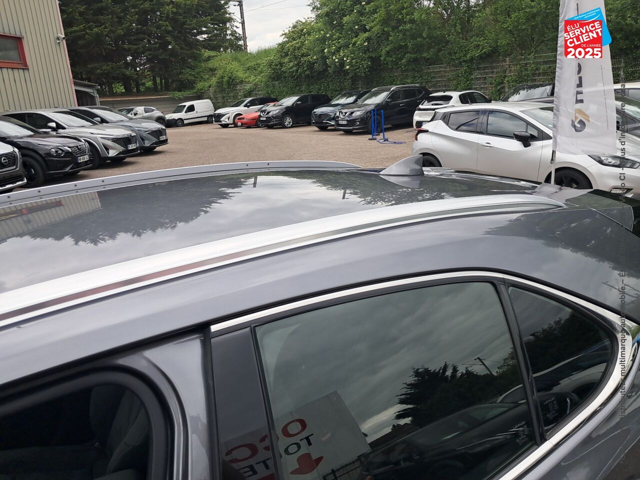 Véhicule d'occasion LEXUS UX 250H 2WD PREMIUM EDITION MY21 chez Renault Saint-Louis