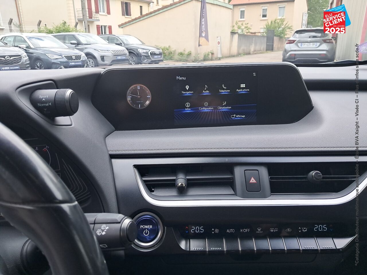 Véhicule d'occasion LEXUS UX 250H 2WD PREMIUM EDITION MY21 chez Renault Saint-Louis