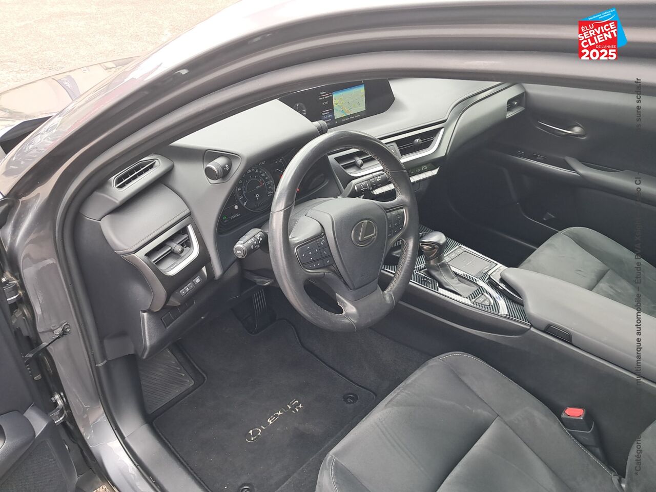 Véhicule d'occasion LEXUS UX 250H 2WD PREMIUM EDITION MY21 chez Renault Saint-Louis