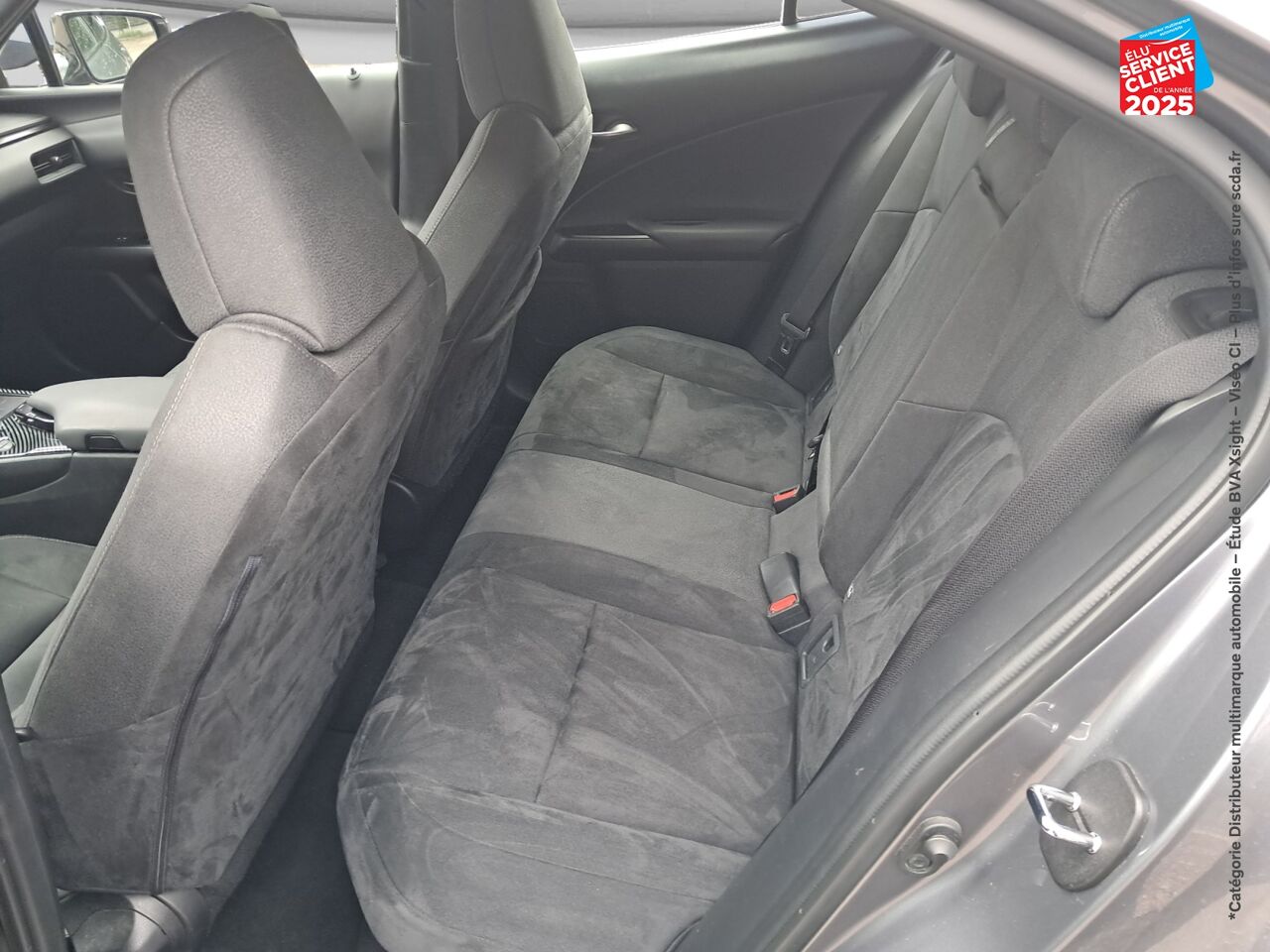 Véhicule d'occasion LEXUS UX 250H 2WD PREMIUM EDITION MY21 chez Renault Saint-Louis