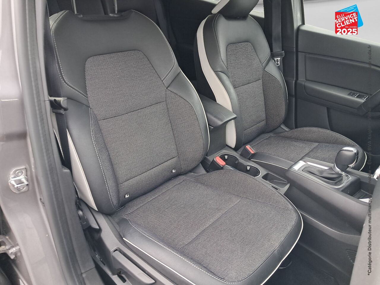 Véhicule d'occasion RENAULT CAPTUR 1.6 E-TECH HYBRIDE 145CH INTENS -21 chez Hyundai Epernay