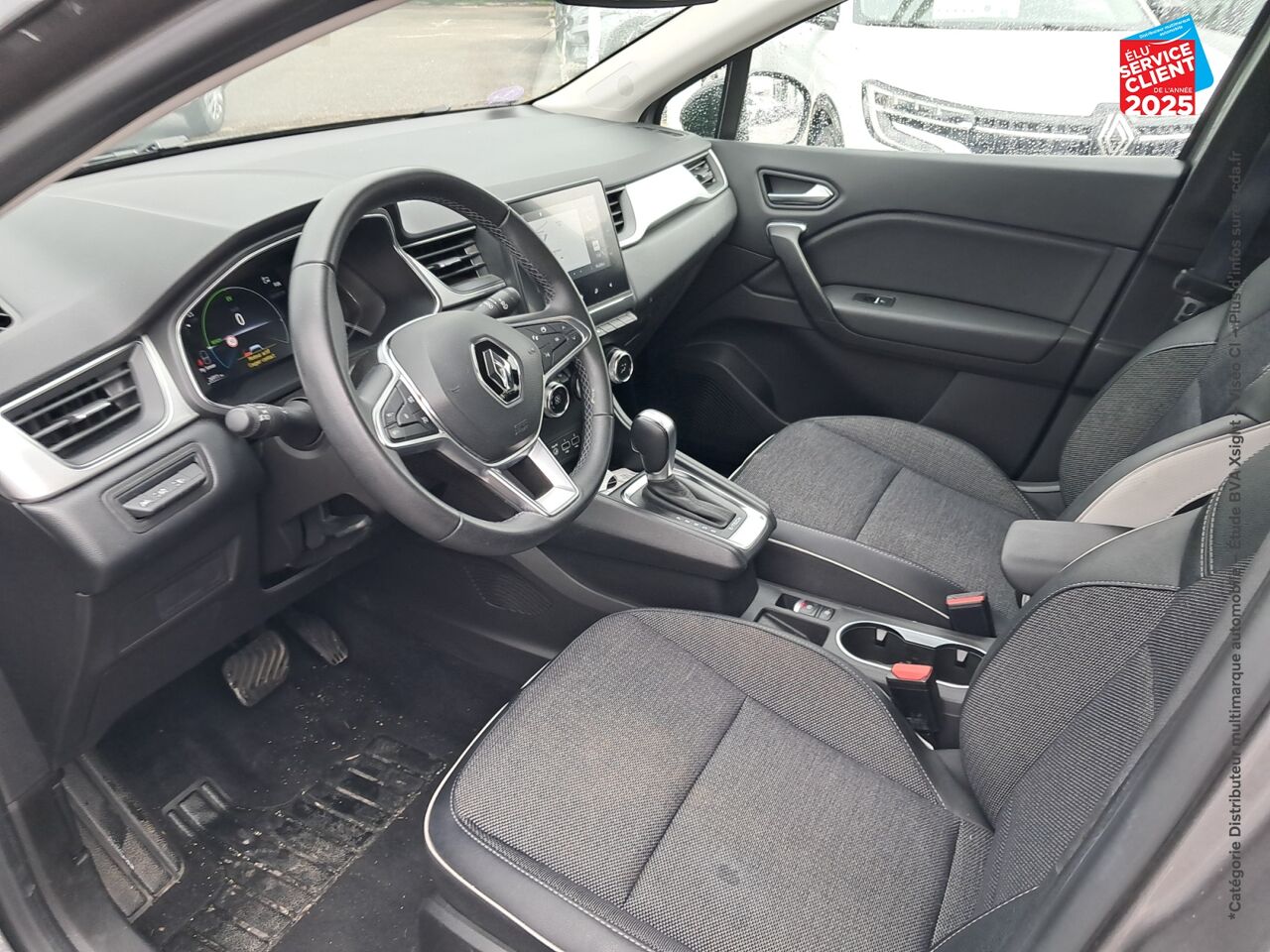 Véhicule d'occasion RENAULT CAPTUR 1.6 E-TECH HYBRIDE 145CH INTENS -21 chez Hyundai Epernay