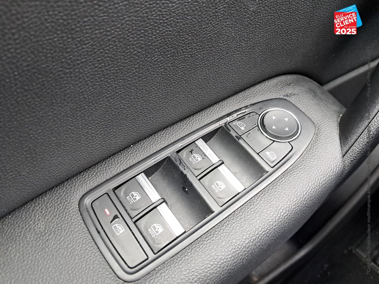 Véhicule d'occasion RENAULT CAPTUR 1.6 E-TECH HYBRIDE 145CH INTENS -21 chez Hyundai Epernay