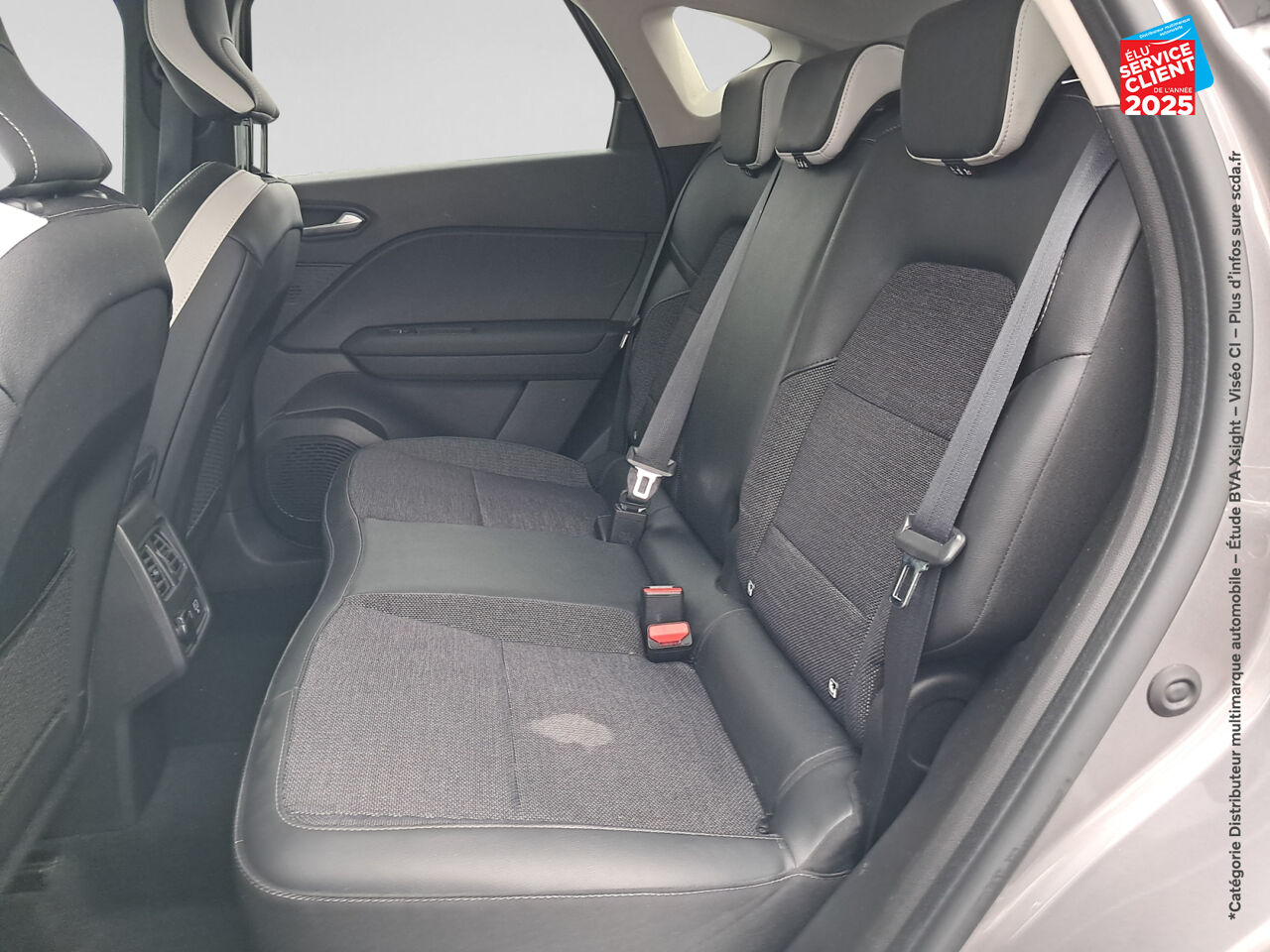 Véhicule d'occasion RENAULT CAPTUR 1.6 E-TECH HYBRIDE 145CH INTENS -21 chez Hyundai Epernay