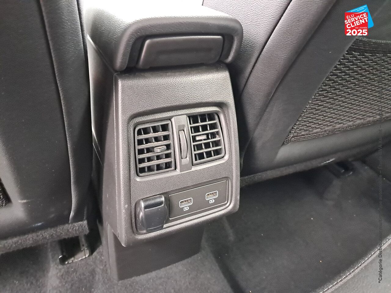 Véhicule d'occasion RENAULT CAPTUR 1.6 E-TECH HYBRIDE 145CH INTENS -21 chez Hyundai Epernay