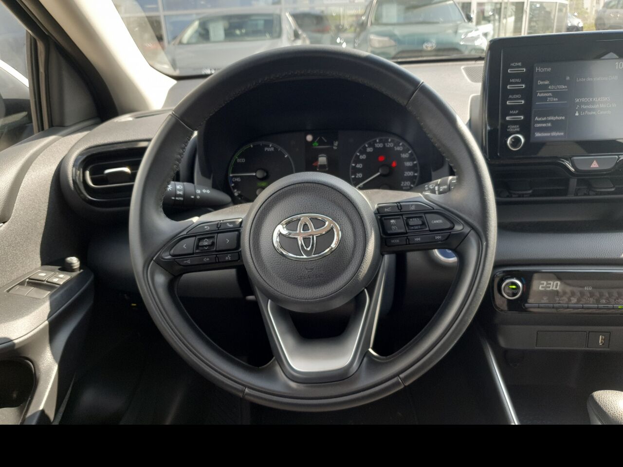 Véhicule d'occasion TOYOTA YARIS 116H DYNAMIC 5P MY22 CAMERA chez Toyota Besançon
