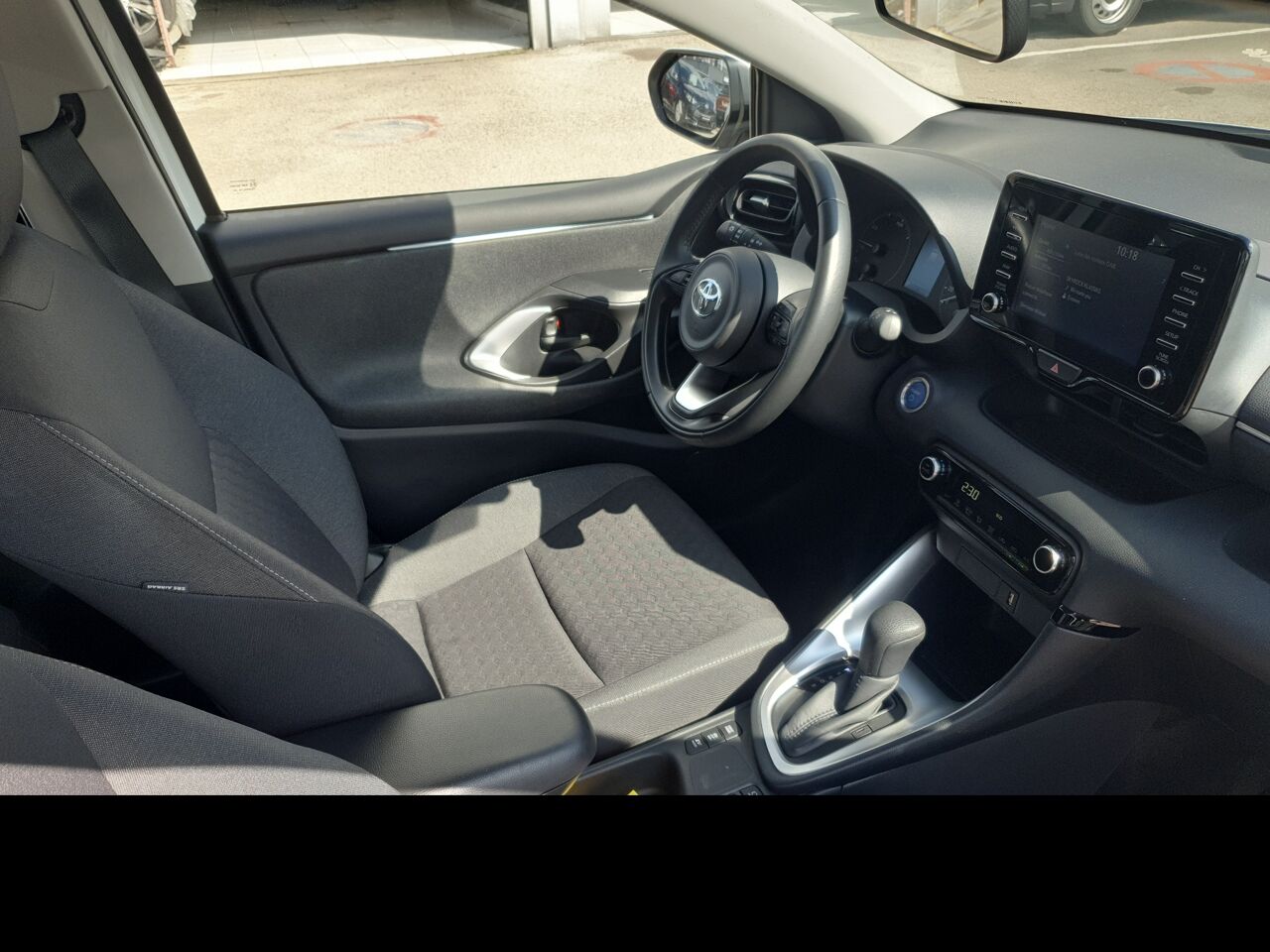 Véhicule d'occasion TOYOTA YARIS 116H DYNAMIC 5P MY22 CAMERA chez Toyota Besançon