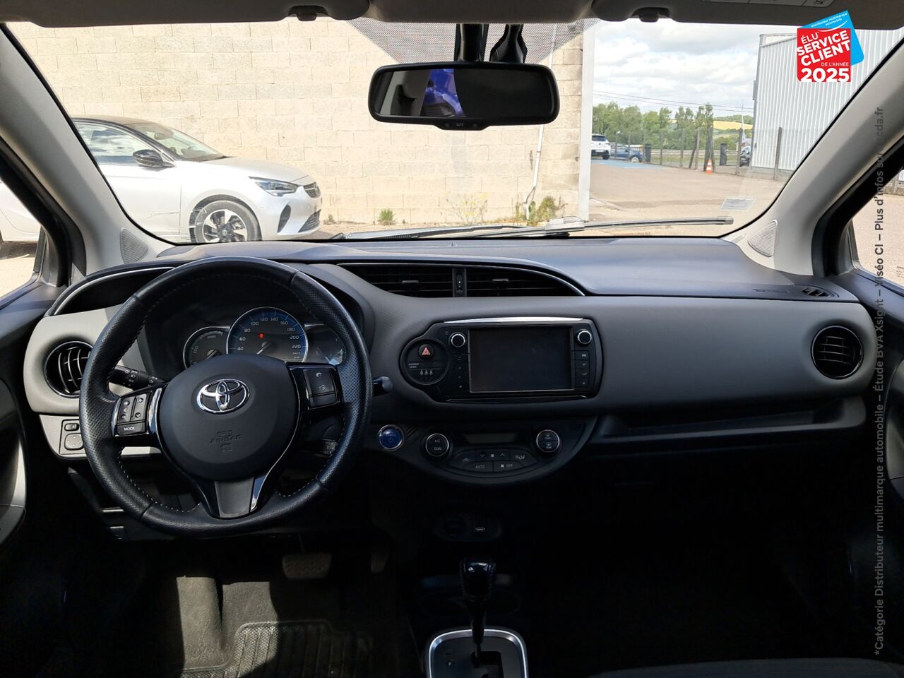 Véhicule d'occasion TOYOTA YARIS HSD 100H DESIGN 5P GPS chez Toyota Verdun