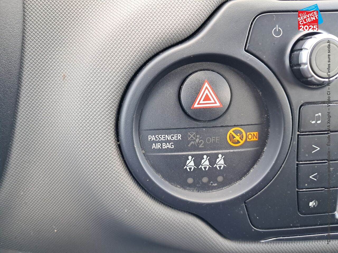 Véhicule d'occasion TOYOTA YARIS HSD 100H DESIGN 5P GPS chez Toyota Verdun