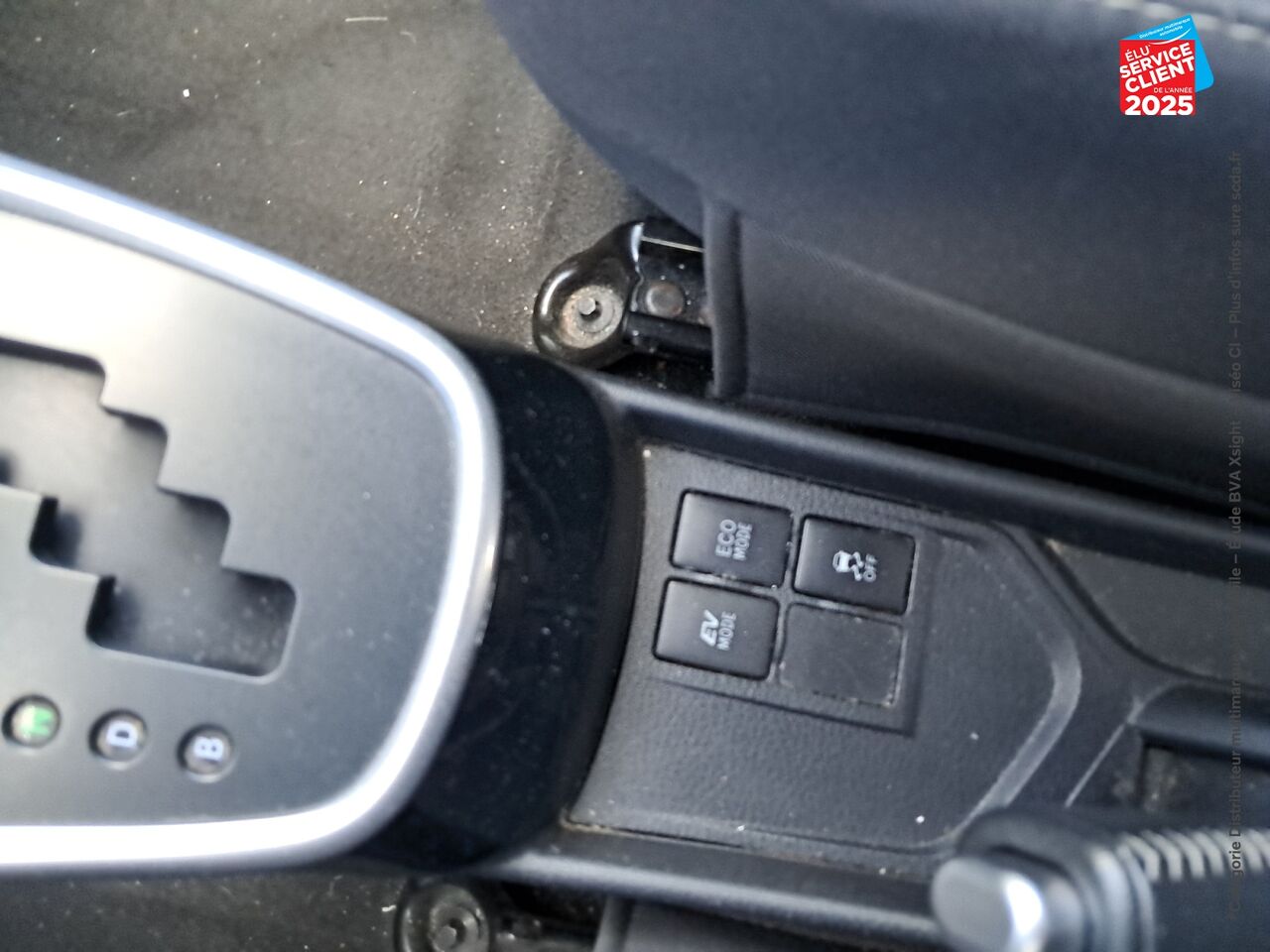 Véhicule d'occasion TOYOTA YARIS HSD 100H DESIGN 5P GPS chez Toyota Verdun