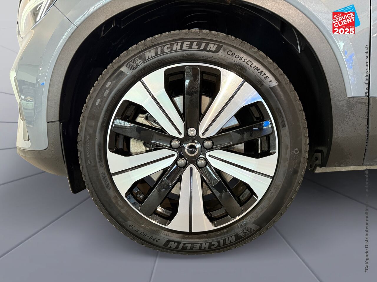 Véhicule d'occasion VOLVO XC40 T4 RECHARGE 129 + 82CH INSCRIPTION LUXE DCT 7 TPANO GPS CAMERA HKARDON chez Toyota Thionville
