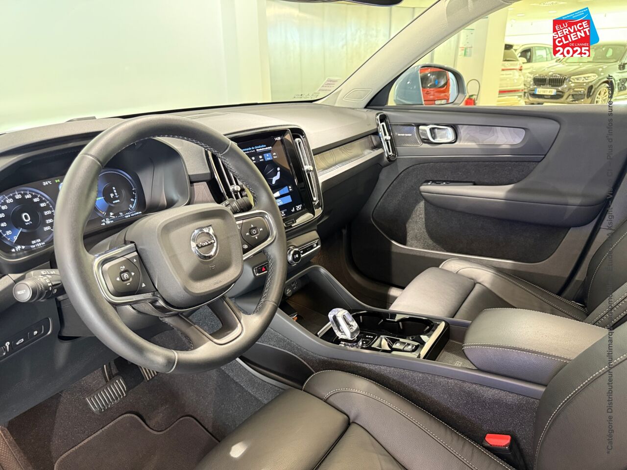 Véhicule d'occasion VOLVO XC40 T4 RECHARGE 129 + 82CH INSCRIPTION LUXE DCT 7 TPANO GPS CAMERA HKARDON chez Toyota Thionville