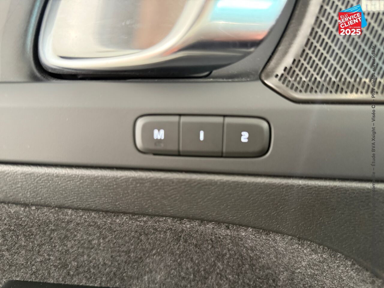 Véhicule d'occasion VOLVO XC40 T4 RECHARGE 129 + 82CH INSCRIPTION LUXE DCT 7 TPANO GPS CAMERA HKARDON chez Toyota Thionville
