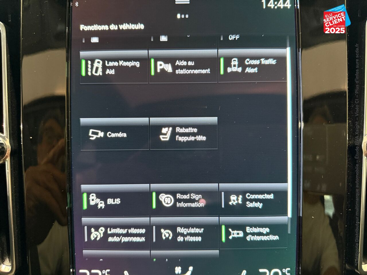 Véhicule d'occasion VOLVO XC40 T4 RECHARGE 129 + 82CH INSCRIPTION LUXE DCT 7 TPANO GPS CAMERA HKARDON chez Toyota Thionville