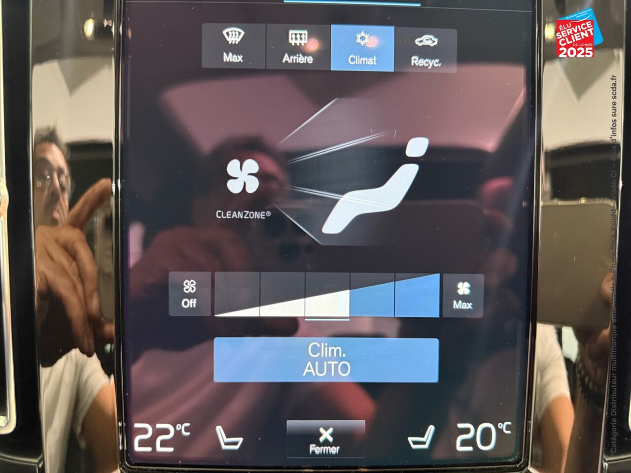Véhicule d'occasion VOLVO XC40 T4 RECHARGE 129 + 82CH INSCRIPTION LUXE DCT 7 TPANO GPS CAMERA HKARDON chez Toyota Thionville