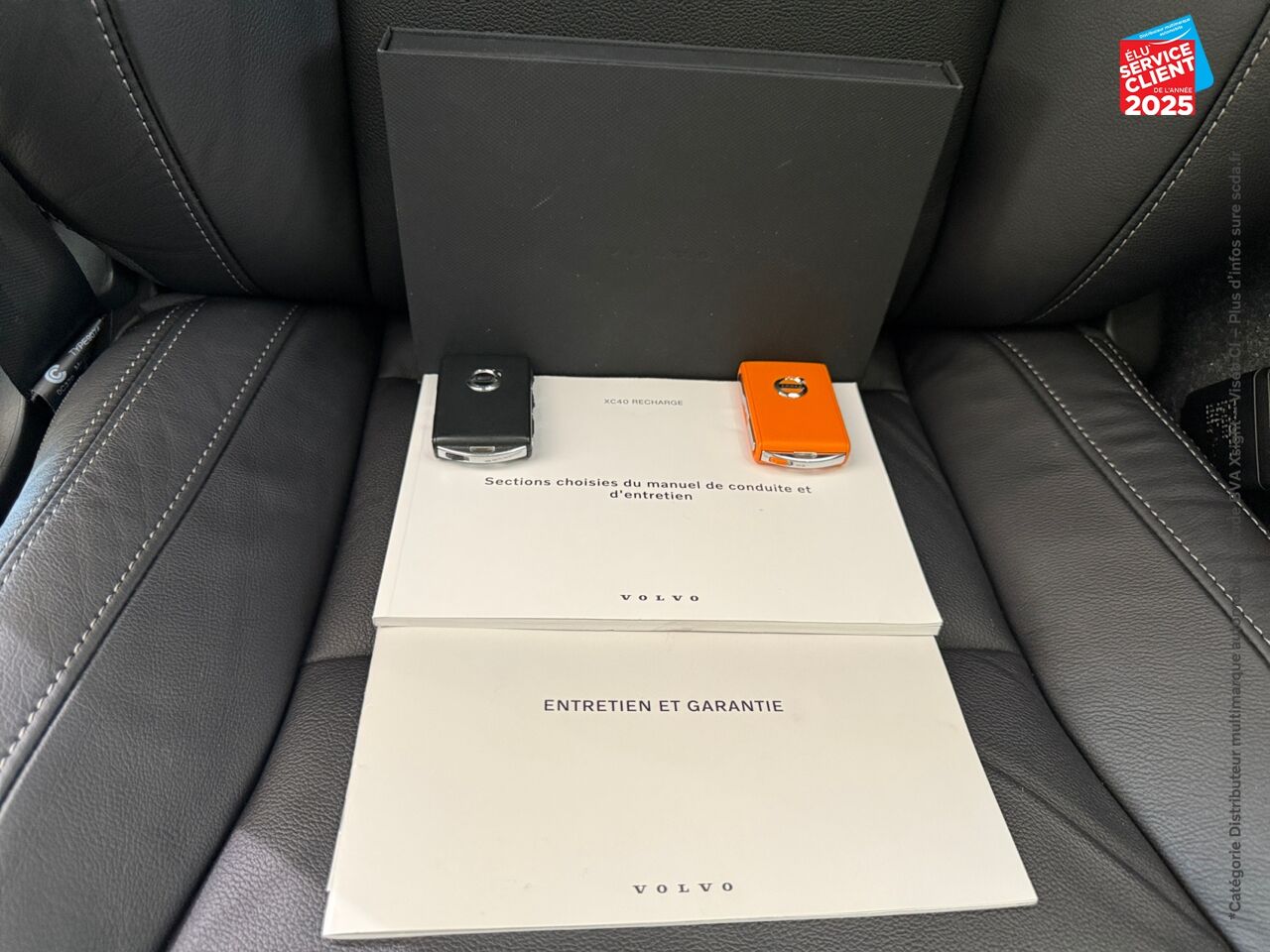 Véhicule d'occasion VOLVO XC40 T4 RECHARGE 129 + 82CH INSCRIPTION LUXE DCT 7 TPANO GPS CAMERA HKARDON chez Toyota Thionville