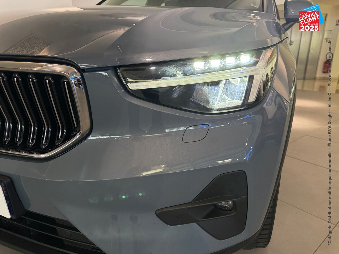 Véhicule d'occasion VOLVO XC40 T4 RECHARGE 129 + 82CH INSCRIPTION LUXE DCT 7 TPANO GPS CAMERA HKARDON chez Toyota Thionville