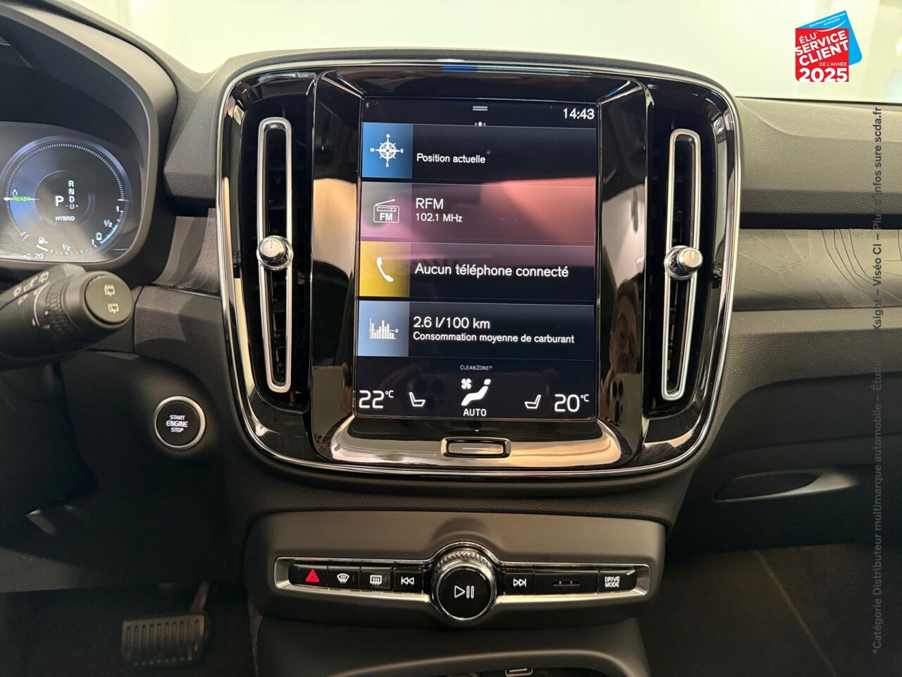 Véhicule d'occasion VOLVO XC40 T4 RECHARGE 129 + 82CH INSCRIPTION LUXE DCT 7 TPANO GPS CAMERA HKARDON chez Toyota Thionville